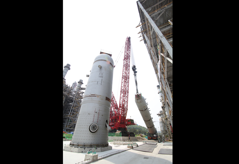 Petrochem plant enlists Manitowoc's largest crane - PMV Middle East