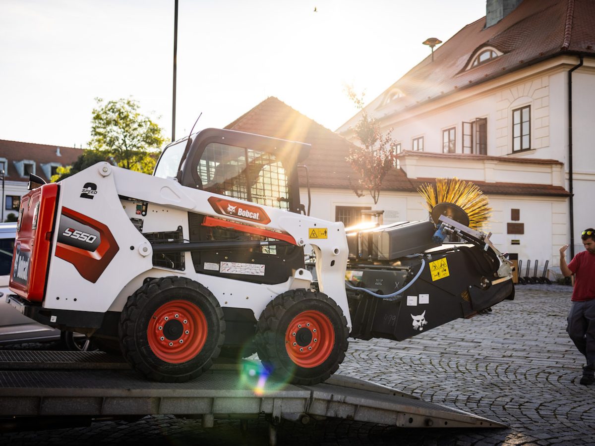 1,000 Bobcat employees across the globe volunteer to benefit their local communities