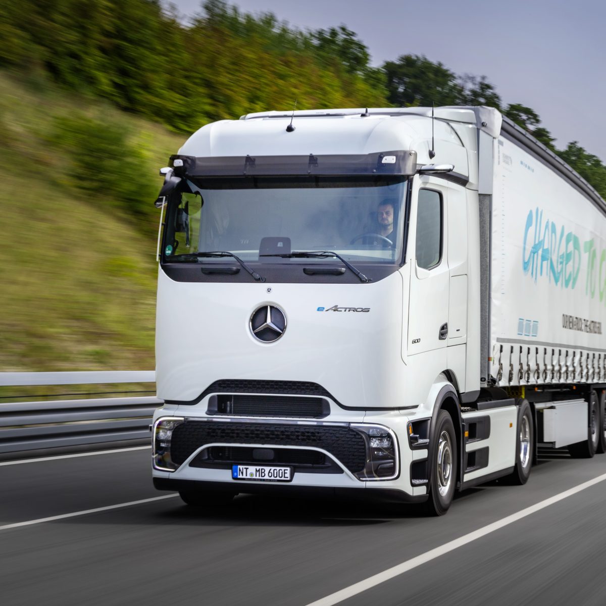 Mercedes-Benz Trucks: Leading long-haul with Actros, service and sustainability
