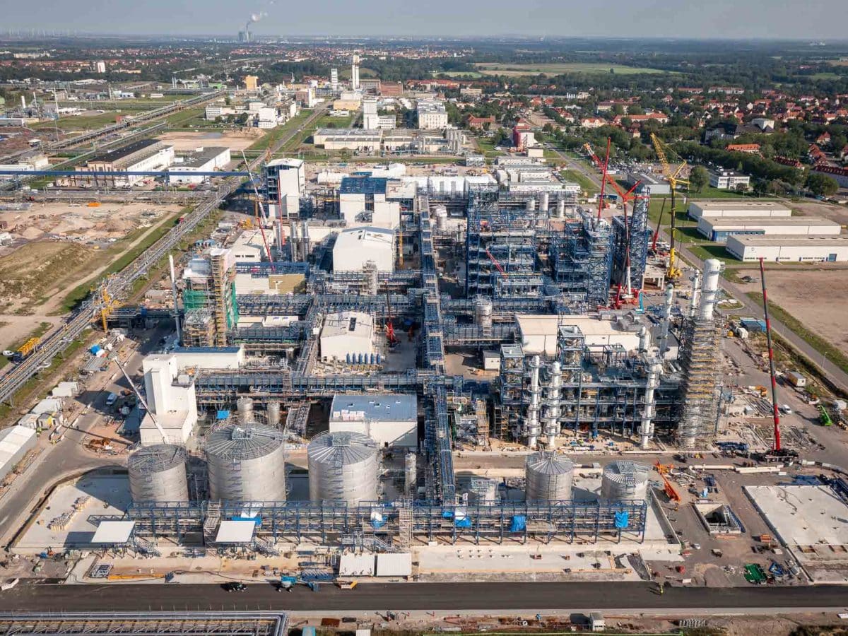 Mammoet supports construction of a globally unique biorefinery project