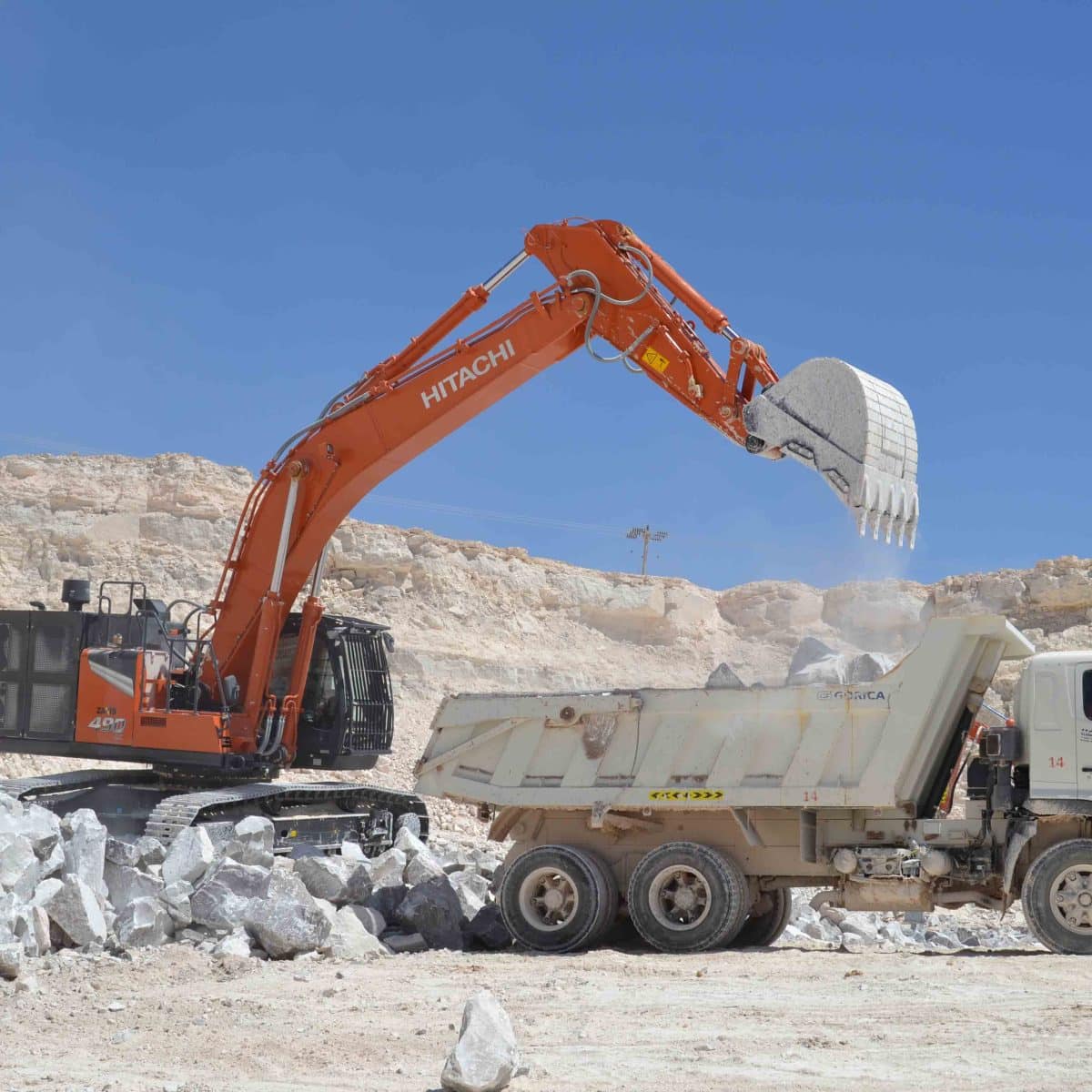 Fuel-sipping new Hitachi 7G excavator is a hit in Salalah, Oman