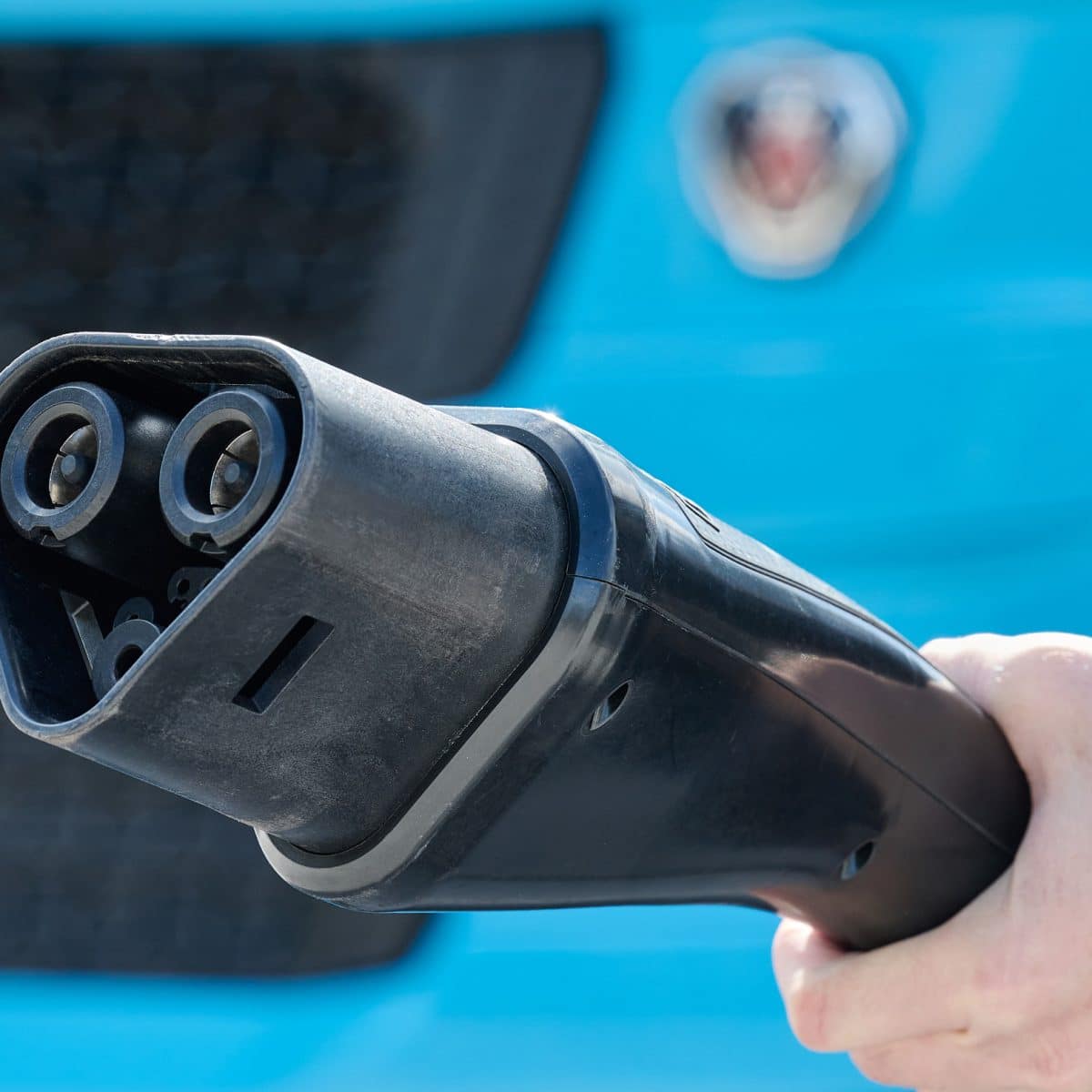 Scania launches MCS rapid charging solution – slashes EV truck charging times by 50%